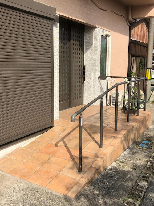 手すりとスロープの写真